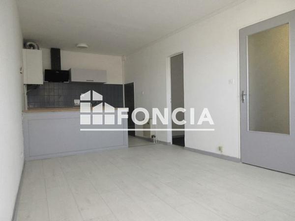 Location Appartement 3 pièces 51.84 m² - 21 RUE REVOL Oloron Sainte Marie 64400