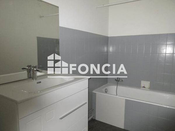 Location Appartement 3 pièces 51.84 m² - 21 RUE REVOL Oloron Sainte Marie 64400