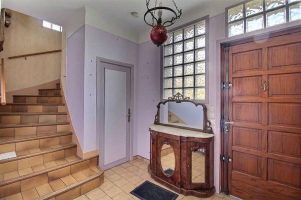 Charmante maison des années 1930  modifiée en 1985 quartier LE COTTAGE à BIEVRES