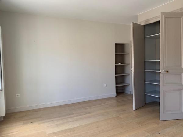 Location à l'année › Studio spacieux – Centre ville de La Rochelle – Proche du Vieux Port