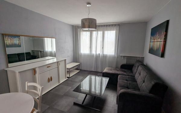 Appartement à louer    2 pièces •  Saint-Égrève