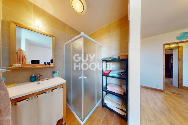 Propriété de charme en pierres apparentes de 273 m² avec dépendances et vue dominante