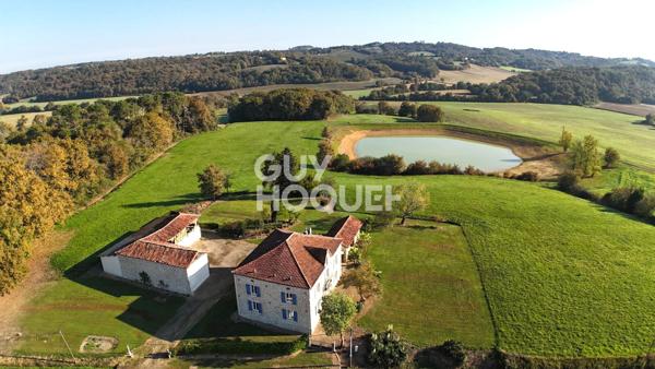 Propriété de charme en pierres apparentes de 273 m² avec dépendances et vue dominante