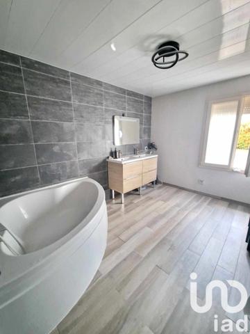 Maison traditionnelle 6 pièces de 115 m² à Les Bordes (45460)