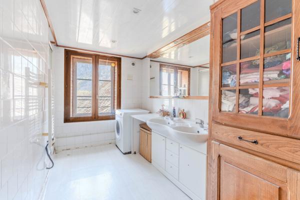 Saint-Christophe-sur-Guiers (38380) Maison 92,6 m2 - avec 80 m2 au sol de garage / atelier (sur 2 niveaux) - jardin - terrain - 35mn de Chambéry