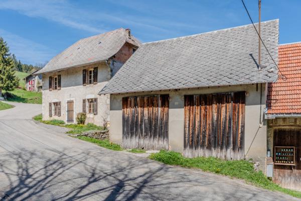Saint-Christophe-sur-Guiers (38380) Maison 92,6 m2 - avec 80 m2 au sol de garage / atelier (sur 2 niveaux) - jardin - terrain - 35mn de Chambéry