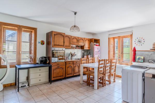 Saint-Christophe-sur-Guiers (38380) Maison 92,6 m2 - avec 80 m2 au sol de garage / atelier (sur 2 niveaux) - jardin - terrain - 35mn de Chambéry