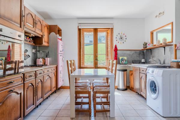 Saint-Christophe-sur-Guiers (38380) Maison 92,6 m2 - avec 80 m2 au sol de garage / atelier (sur 2 niveaux) - jardin - terrain - 35mn de Chambéry