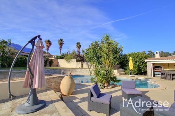 Maison FURIANI 7 pièces 207 m2 avec piscine .