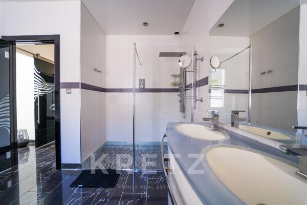 Villa d'architecte contemporaine en bord de mer