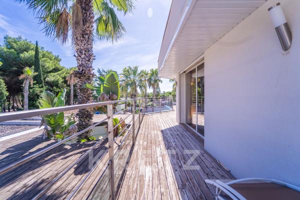 Villa d'architecte contemporaine en bord de mer