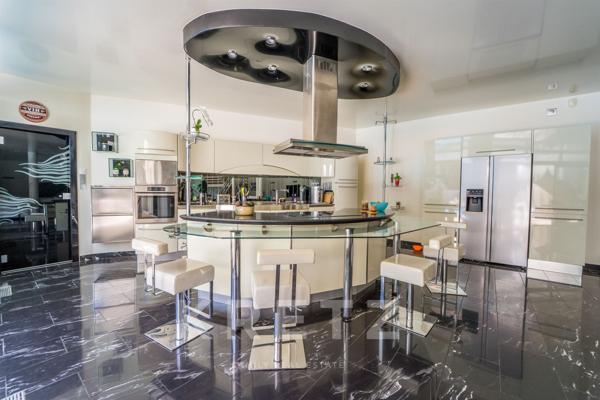 Villa d'architecte contemporaine en bord de mer