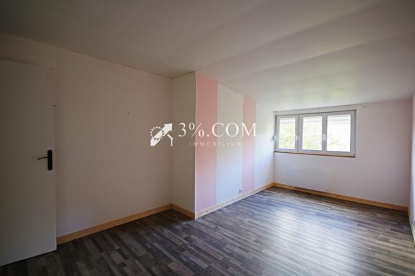Maison de 110 m², 6 pièces dont 3 CH, avec un jardin, garage Nesle (80190)