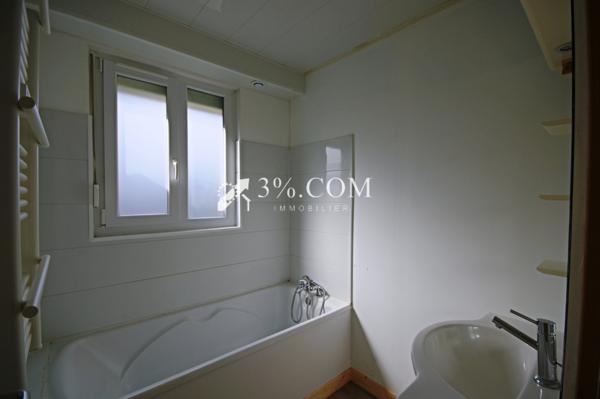 Maison de 110 m², 6 pièces dont 3 CH, avec un jardin, garage Nesle (80190)