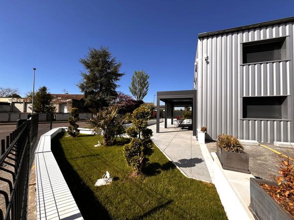 Local commercial et industriel de 550m² à Talant