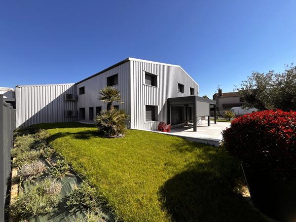 Local commercial et industriel de 550m² à Talant