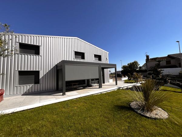 Local commercial et industriel de 550m² à Talant