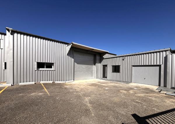 Local commercial et industriel de 550m² à Talant