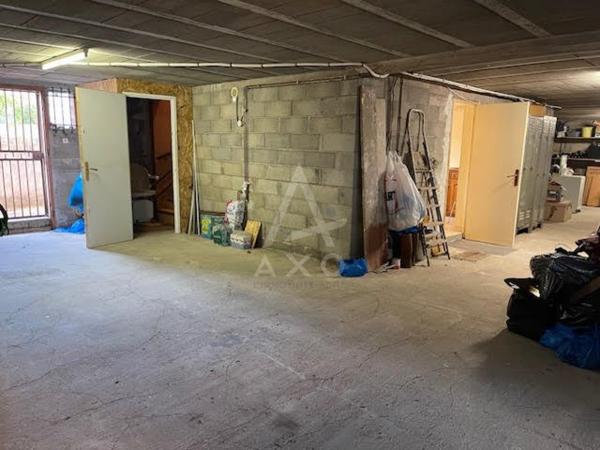 VILLA TRADITIONNELLE 140 M² SOUS SOL 80 M² SUR 779 M² JARDIN