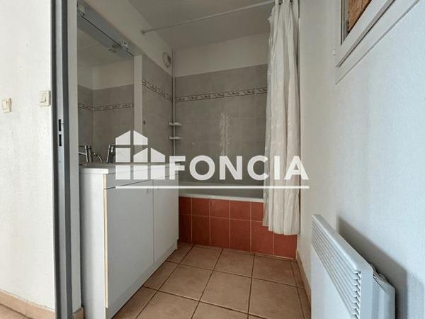 Location Appartement 2 pièces 44.2 m² - 423 ROUTE DE NIMES Saint Gilles 30800