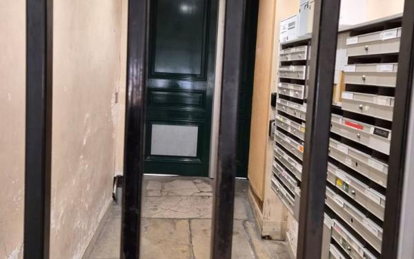 Appartement à vendre    1 pièce • 14 m2 Paris 10