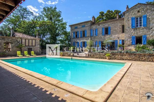 A vendre, magnifique château avec 4 gîtes et piscines près d’Eymet