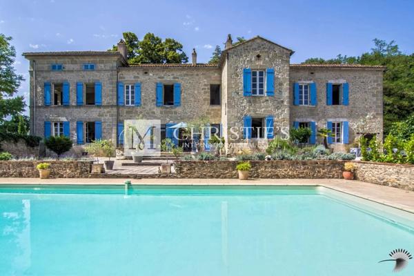 A vendre, magnifique château avec 4 gîtes et piscines près d’Eymet