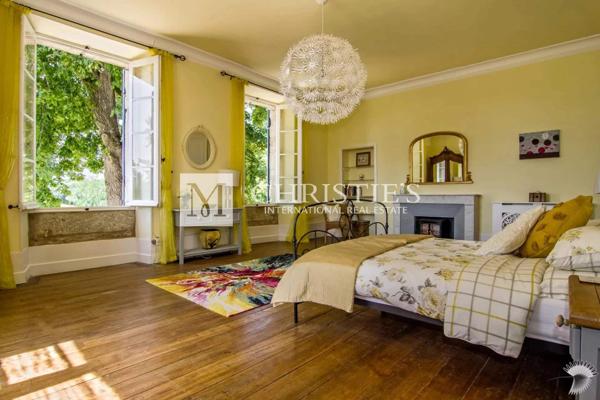 A vendre, magnifique château avec 4 gîtes et piscines près d’Eymet