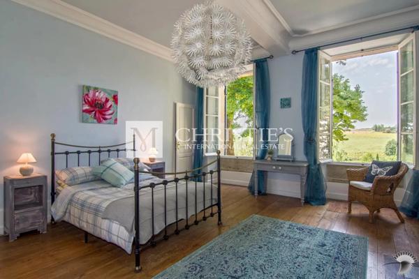 A vendre, magnifique château avec 4 gîtes et piscines près d’Eymet