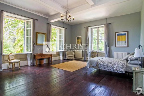 A vendre, magnifique château avec 4 gîtes et piscines près d’Eymet