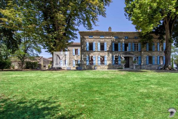 A vendre, magnifique château avec 4 gîtes et piscines près d’Eymet