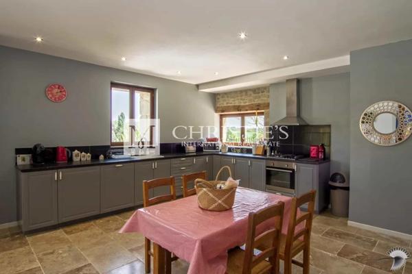 A vendre, magnifique château avec 4 gîtes et piscines près d’Eymet