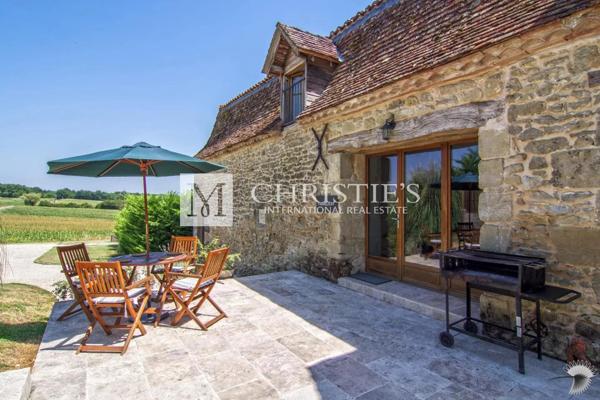 A vendre, magnifique château avec 4 gîtes et piscines près d’Eymet