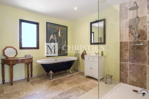 A vendre, magnifique château avec 4 gîtes et piscines près d’Eymet