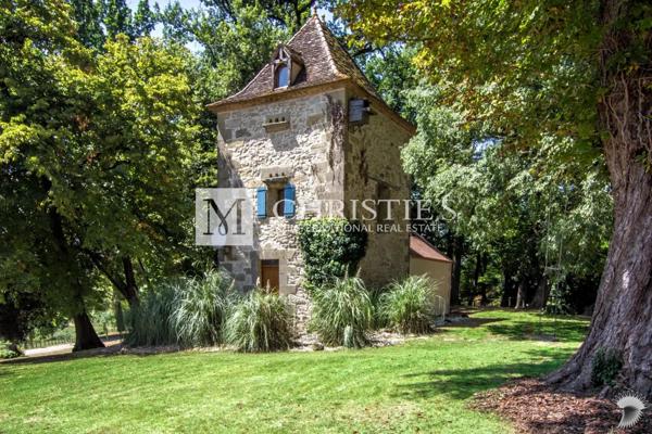 A vendre, magnifique château avec 4 gîtes et piscines près d’Eymet
