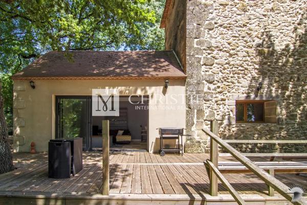 A vendre, magnifique château avec 4 gîtes et piscines près d’Eymet