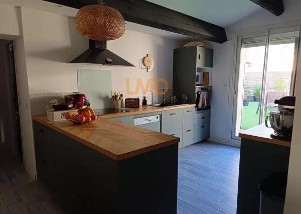 Appartement de standing vue colline St Jacques