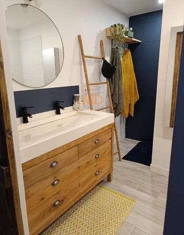 Appartement de standing vue colline St Jacques