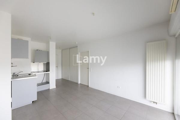 T2 avec balcon et stationnement –  la butte-aux-cailles