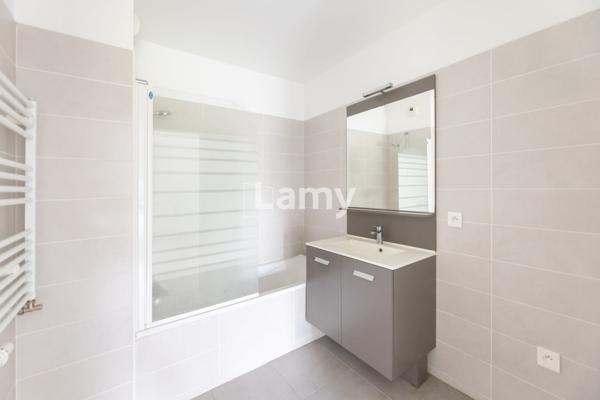 T2 avec balcon et stationnement –  la butte-aux-cailles