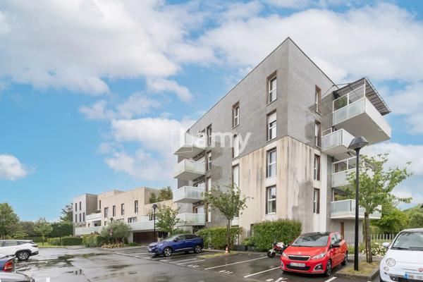 T2 avec balcon et stationnement –  la butte-aux-cailles