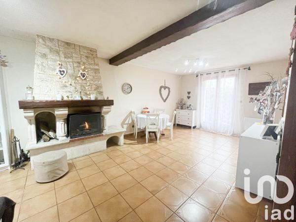 Maison traditionnelle 6 pièces de 165 m² à Rosny-sur-Seine (78710)