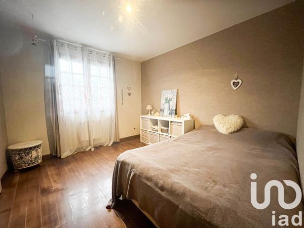 Maison traditionnelle 6 pièces de 165 m² à Rosny-sur-Seine (78710)