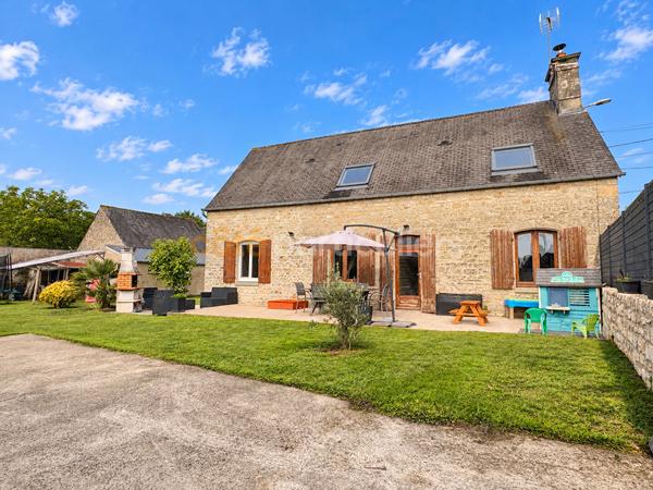 Vente
                Maison100 m² - 5 Pièces -
                    VALOGNES (50700)