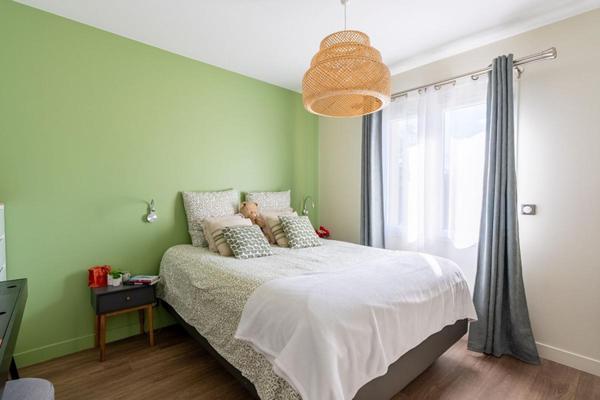 Maison Gorges 5 P . 4 Chs . 121.85 M² . T 883 M² . Garage . Piscine . Terrasses . Abri voiture