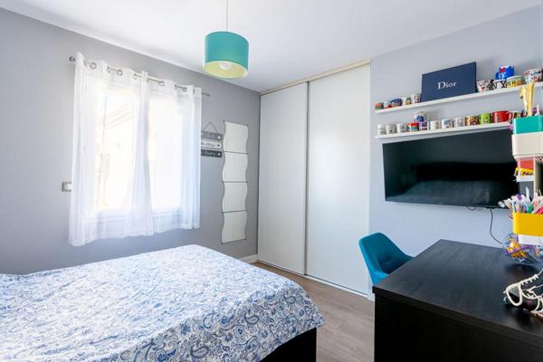 Maison Gorges 5 P . 4 Chs . 121.85 M² . T 883 M² . Garage . Piscine . Terrasses . Abri voiture