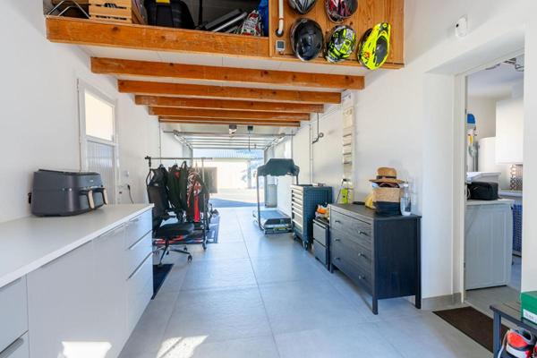 Maison Gorges 5 P . 4 Chs . 121.85 M² . T 883 M² . Garage . Piscine . Terrasses . Abri voiture