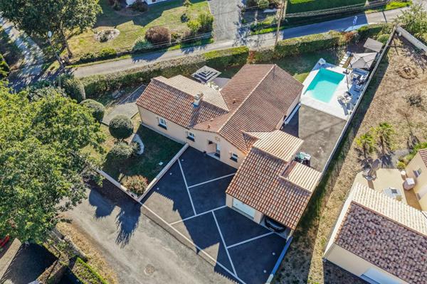 Maison Gorges 5 P . 4 Chs . 121.85 M² . T 883 M² . Garage . Piscine . Terrasses . Abri voiture