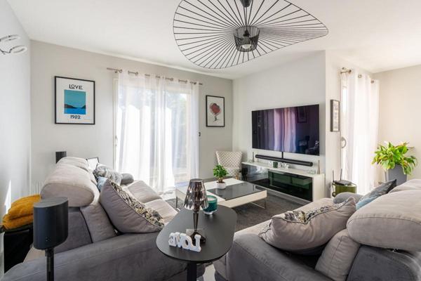 Maison Gorges 5 P . 4 Chs . 121.85 M² . T 883 M² . Garage . Piscine . Terrasses . Abri voiture