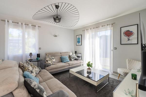 Maison Gorges 5 P . 4 Chs . 121.85 M² . T 883 M² . Garage . Piscine . Terrasses . Abri voiture